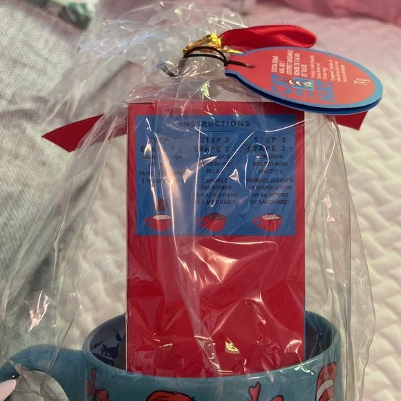 Dr. Seuss Cat In The Hat Hot Cocoa Bombs Mug Set - Picture 4 of 9